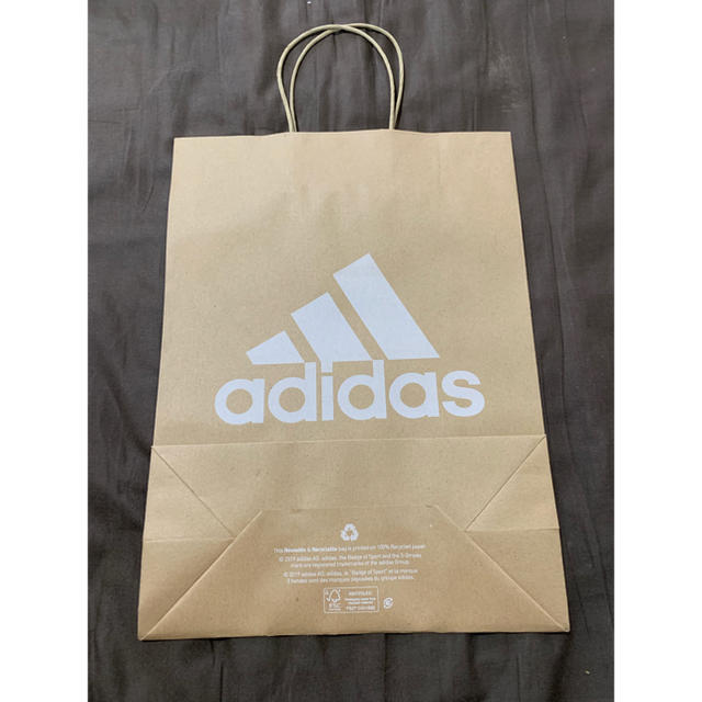 adidas(アディダス)のadidas アディダス 紙袋 ショップ袋 新品未使用 非売品 1枚 レディースのバッグ(ショップ袋)の商品写真