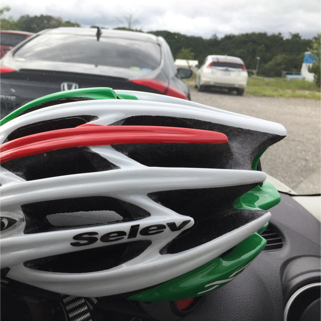 ヘルメット スポーツ/アウトドアの自転車(ウエア)の商品写真