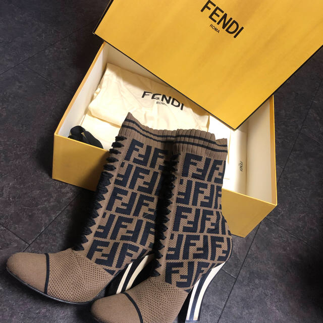 売り切り確実正規品 fendi ソックスブーツブーツ