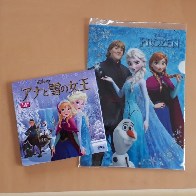 Disney(ディズニー)のアナと雪の女王絵本　A4クリアファイル3枚セット エンタメ/ホビーの雑誌(絵本/児童書)の商品写真