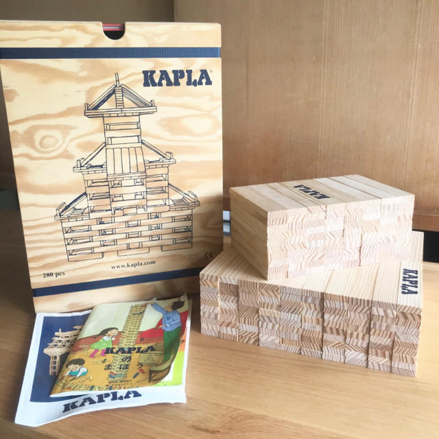 カプラ KAPLA 280ピース 積み木 ドミノ 無垢 天然木 こども 玩具 キッズ/ベビー/マタニティのおもちゃ(知育玩具)の商品写真