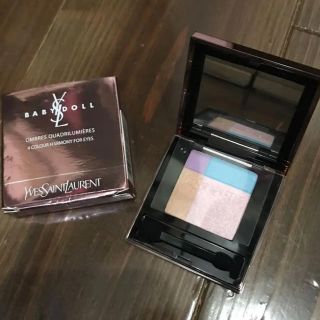 イヴサンローランボーテ(Yves Saint Laurent Beaute)の美品イヴサンローランベビードール オンブル クワドラ ルミエール（アイシャドウ）(アイシャドウ)