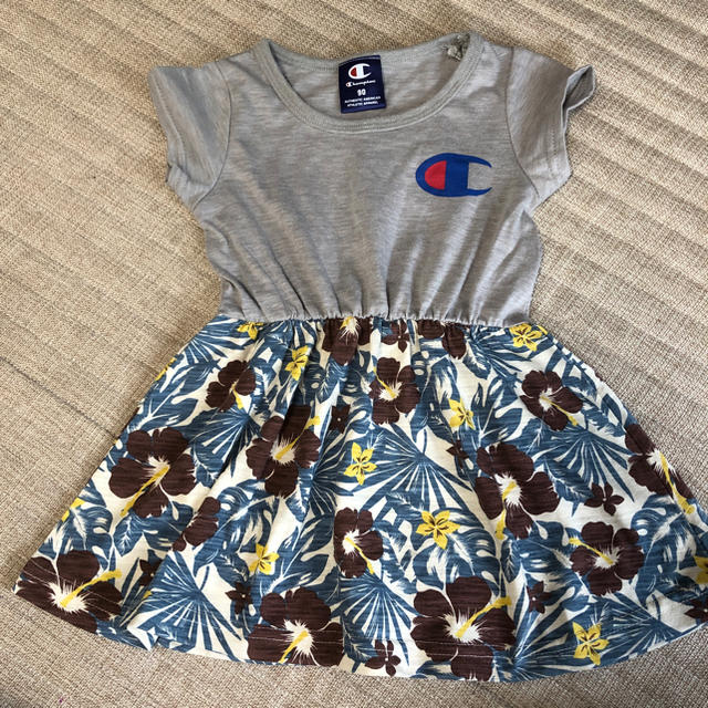 Champion(チャンピオン)のワンピース90 キッズ/ベビー/マタニティのキッズ服女の子用(90cm~)(ワンピース)の商品写真