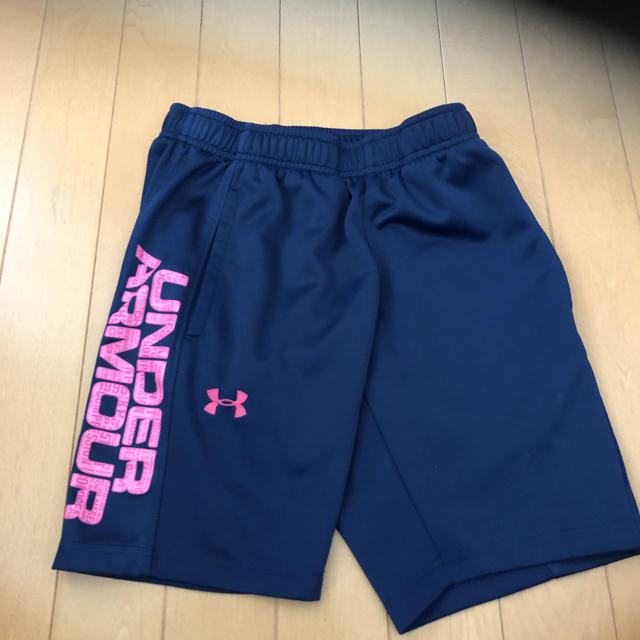 UNDER ARMOUR(アンダーアーマー)のハーフパンツ アンダーアーマー 女の子 140 短パン ジャージ キッズ/ベビー/マタニティのキッズ服女の子用(90cm~)(パンツ/スパッツ)の商品写真