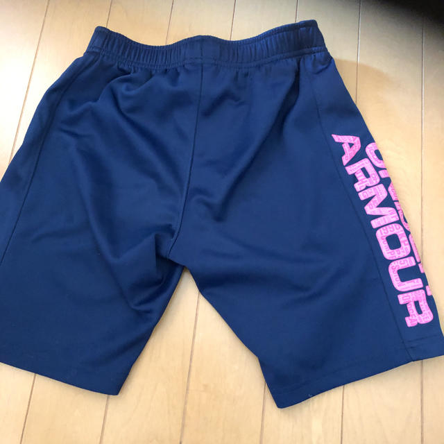 UNDER ARMOUR(アンダーアーマー)のハーフパンツ アンダーアーマー 女の子 140 短パン ジャージ キッズ/ベビー/マタニティのキッズ服女の子用(90cm~)(パンツ/スパッツ)の商品写真