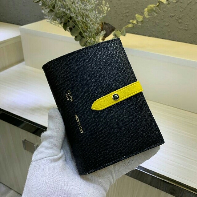 celine - 新品🎁 二つ折り財布 本革ショート財布 celine 男女通用 の通販 by 和広90's shop|セリーヌならラクマ