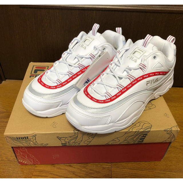 FILA(フィラ)のぽん様専用 FILA RAY "TAPEY TAPE" red 海外限定 メンズの靴/シューズ(スニーカー)の商品写真