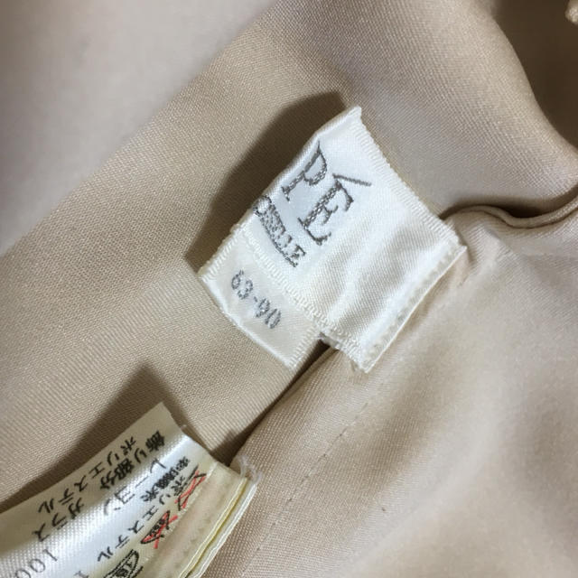 ROPE’(ロペ)のROPE  オシャレな光沢アシンメトリースパンコールデザインスカート レディースのスカート(ひざ丈スカート)の商品写真