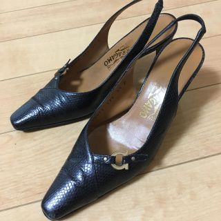 フェラガモ(Ferragamo)のFERRAGAMO　フェラガモ バックベルトパンプスサンダル(ハイヒール/パンプス)