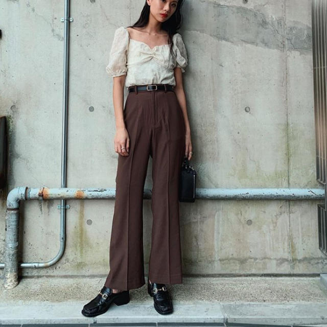 moussy - 今季新作☆MOUSSY CENTER PRESS FLARE パンツ☆ブラウンの ... moussy今期完売WIDE LEG パンツグリーンサイズ2