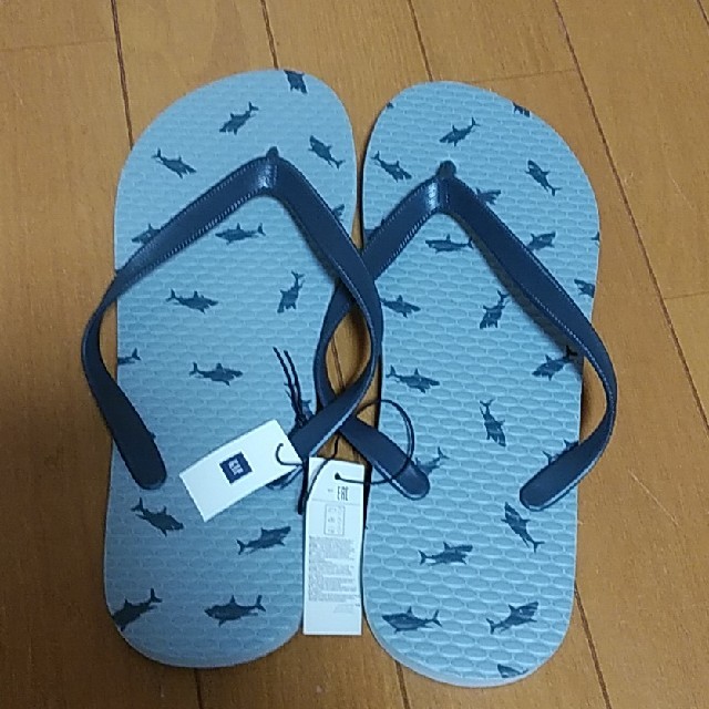 GAP(ギャップ)の夏物処分！【新品/タグ付】「GAP」シャーク柄ビーチサンダル★25～27㎝ メンズの靴/シューズ(ビーチサンダル)の商品写真