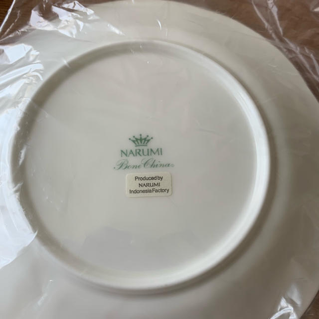 NARUMI ナルミ　カップ＆ソーサー5客組、ケーキ皿5、大皿1セットー計16枚