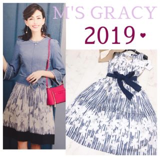 エムズグレイシー(M'S GRACY)のM'S GRACY❀*今期❀*流れるようなフラワーが美しい優雅なワンピース°✼(ひざ丈ワンピース)