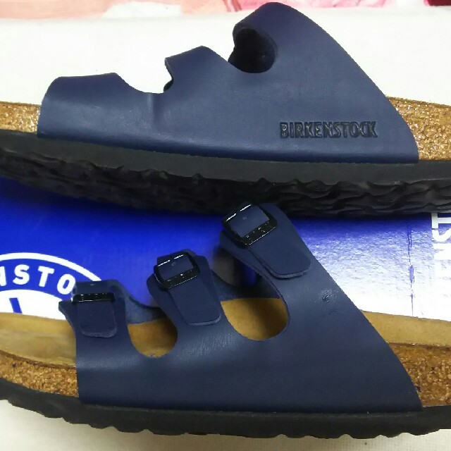 BIRKENSTOCK(ビルケンシュトック)の【1回使用】ﾋﾞﾙｹﾝｼｭﾄｯｸ ｿﾌﾄﾍﾞｯﾄ ﾌﾛﾘﾀﾞ24ﾌﾞﾙｰ レディースの靴/シューズ(サンダル)の商品写真