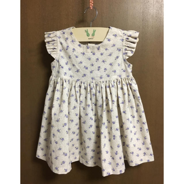 ワンピース　女の子100センチ　小花柄 キッズ/ベビー/マタニティのキッズ服女の子用(90cm~)(ワンピース)の商品写真