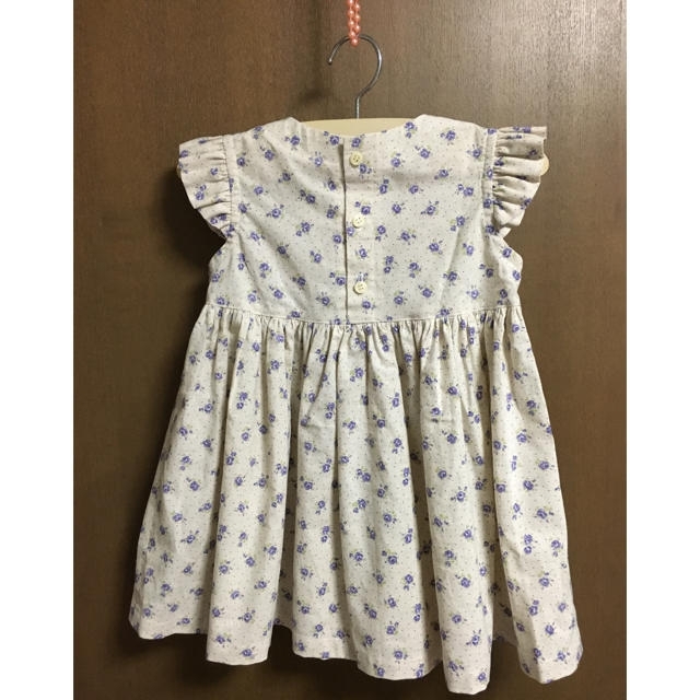 ワンピース　女の子100センチ　小花柄 キッズ/ベビー/マタニティのキッズ服女の子用(90cm~)(ワンピース)の商品写真