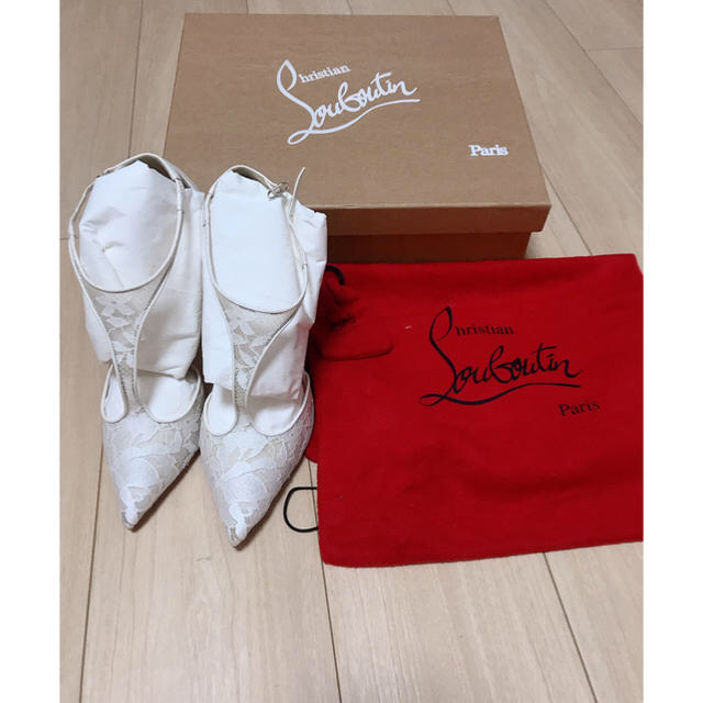 Christian Louboutin(クリスチャンルブタン)のChristian louboutin ルブタン 白レース 上品パンプス 結婚式 レディースの靴/シューズ(ハイヒール/パンプス)の商品写真