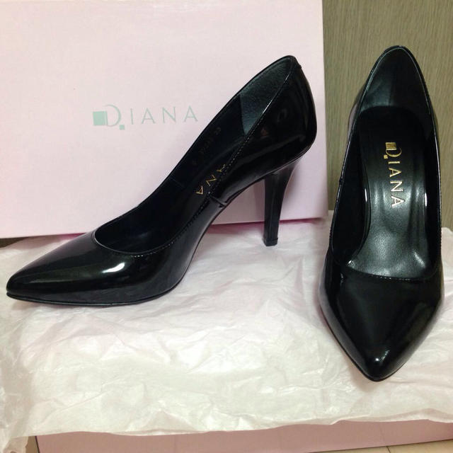 DIANA(ダイアナ)の美品♡ダイアナ黒エナメルヒール 23㎝♡ レディースの靴/シューズ(ハイヒール/パンプス)の商品写真