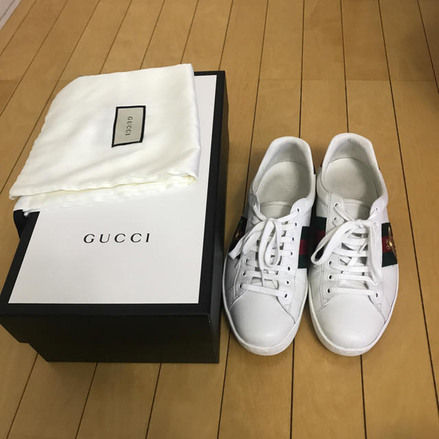 Gucci(グッチ)の付属品完備 Gucci bee スニーカー メンズの靴/シューズ(スニーカー)の商品写真