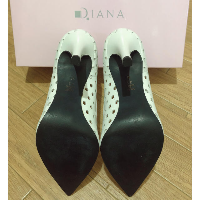 DIANA(ダイアナ)のダイアナ パンチング レザー  パンプス レディースの靴/シューズ(ハイヒール/パンプス)の商品写真