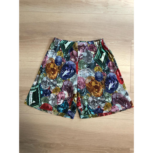 プリーツ プリーズ イッセイ ミヤケ 宝石柄ショートパンツ | フリマアプリ ラクマ
