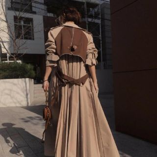 アメリヴィンテージ(Ameri VINTAGE)のameri VARIOUS BACK PLEATS TRENCH  (トレンチコート)