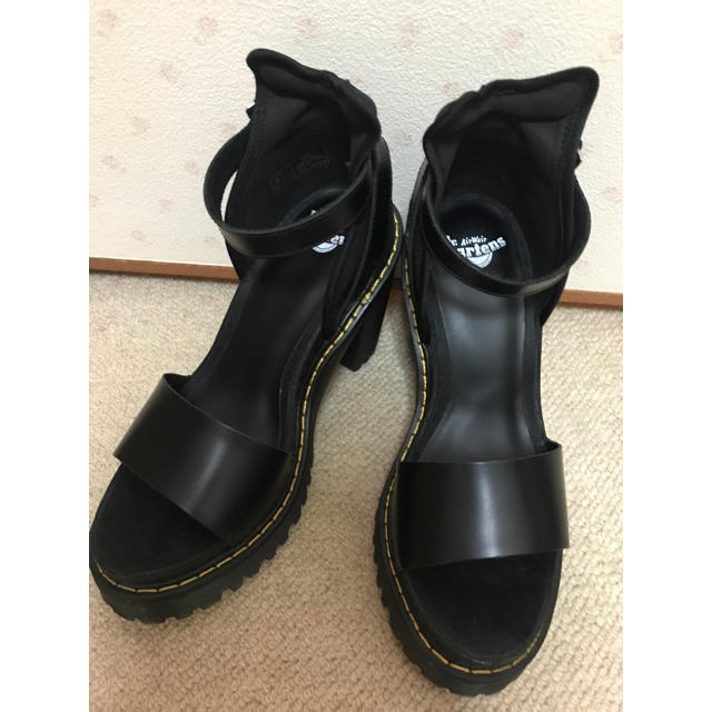 靴/シューズDr.martens ドクターマーチン ヒールサンダル UK4