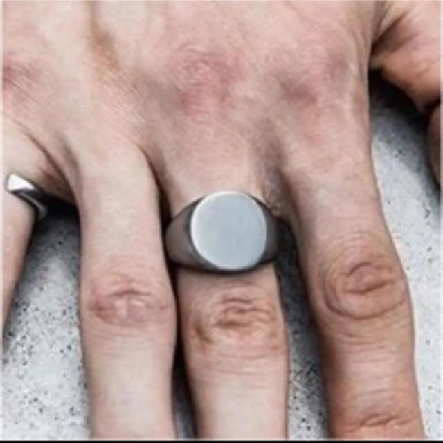 オーバルリング 艶消し印台シグネットリング シルバー メンズのアクセサリー(リング(指輪))の商品写真