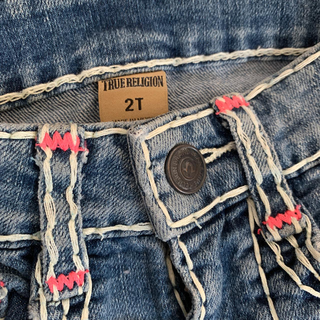 True Religion(トゥルーレリジョン)のほぼ新品 TRUE RELIGION オシャレデニム  キッズ/ベビー/マタニティのキッズ服男の子用(90cm~)(パンツ/スパッツ)の商品写真