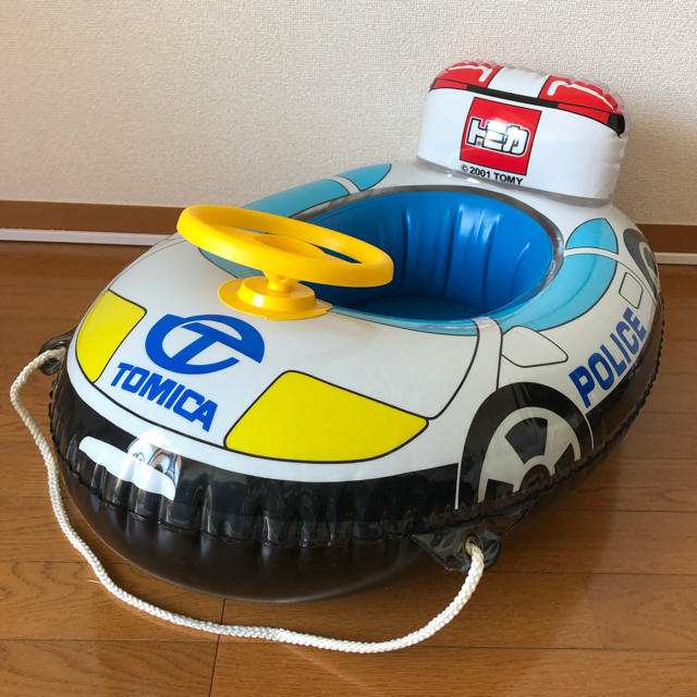 Takara Tomy(タカラトミー)のトミカ パトカー 浮き輪 足入れ スポーツ/アウトドアのスポーツ/アウトドア その他(マリン/スイミング)の商品写真