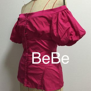 ベベ(BeBe)のBeBeオフショルダー(シャツ/ブラウス(半袖/袖なし))