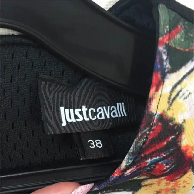 Just Cavalli(ジャストカヴァリ)の花柄ワンピース レディースのワンピース(ひざ丈ワンピース)の商品写真