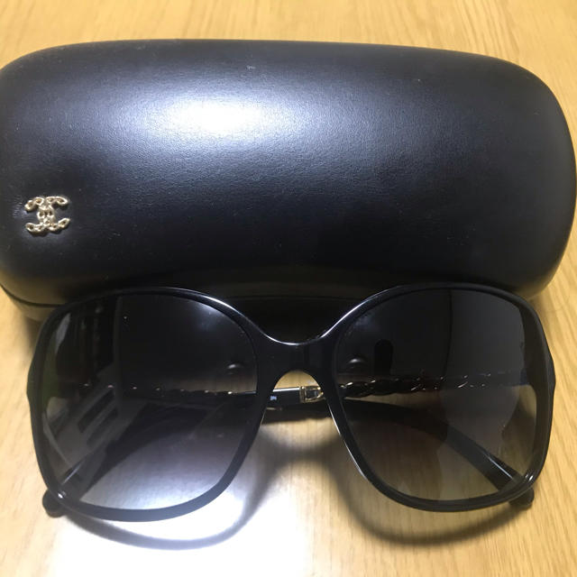 CHANEL チェーンサングラス い出のひと時に、とびきりのおしゃれを