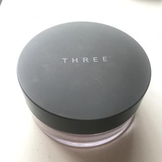 スリー(THREE)のTHREE ルースパウダー(フェイスパウダー)