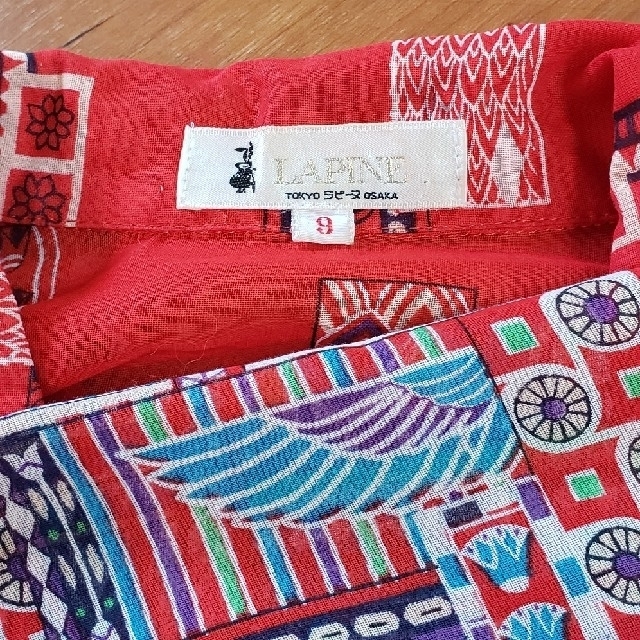 LAPINE(ラピーヌ)の夏物セールラピーヌワンピース　赤のコットン　紋様がお洒落 レディースのワンピース(ひざ丈ワンピース)の商品写真