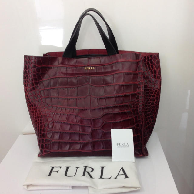 トートバッグフルラ(FURLA)クロコ型押しトートバッグ