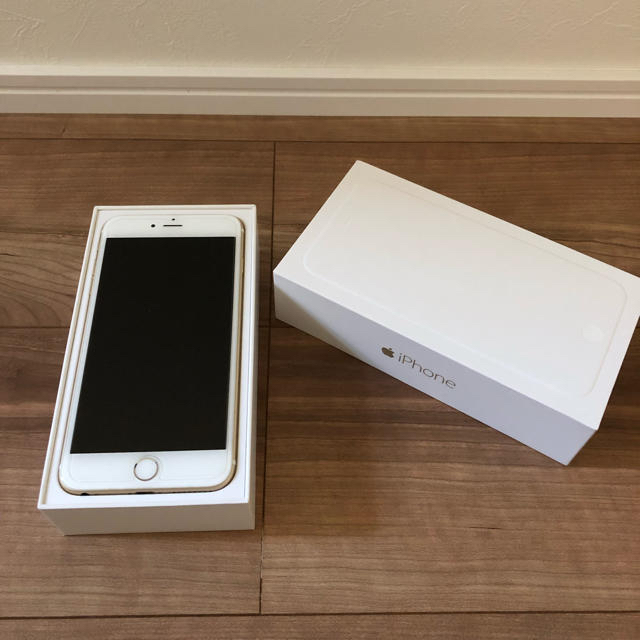 Apple(アップル)のiPhone6plus 64GB GOLD  スマホ/家電/カメラのスマートフォン/携帯電話(スマートフォン本体)の商品写真