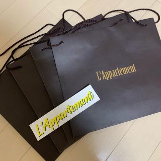 アパルトモンドゥーズィエムクラス(L'Appartement DEUXIEME CLASSE)のアパルトモン ショッパー×4 ステッカー付き(ショップ袋)