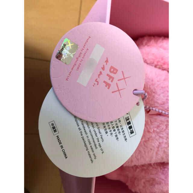 ワカメ様専用 新品未使用 ピンク カウズの通販 by