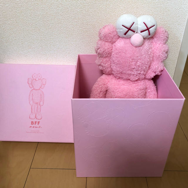 激安正規 新品未使用 ワカメ KAWS カウズ ピンク PINK PLUSH BFF
