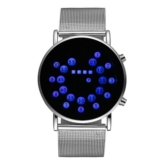 V6高級近未来デジタル　33LED メンズ WATCH新品 レザー メンズの時計(腕時計(デジタル))の商品写真