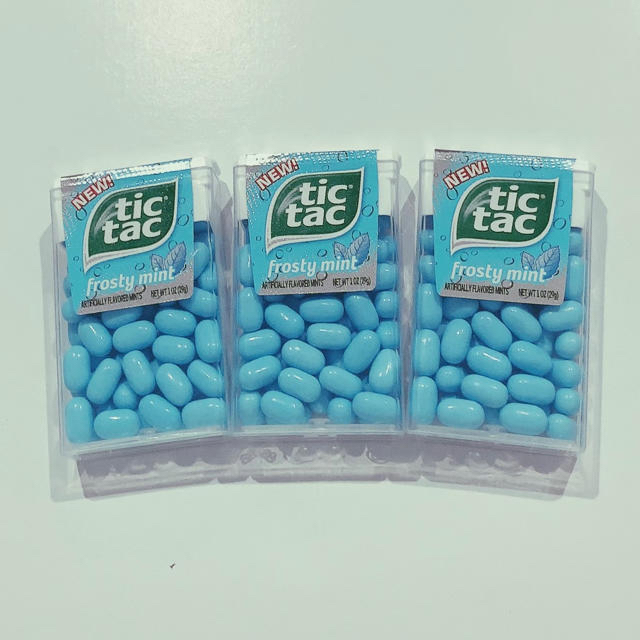 tic tac ティックタック フロスティーミント 食品/飲料/酒の食品(菓子/デザート)の商品写真