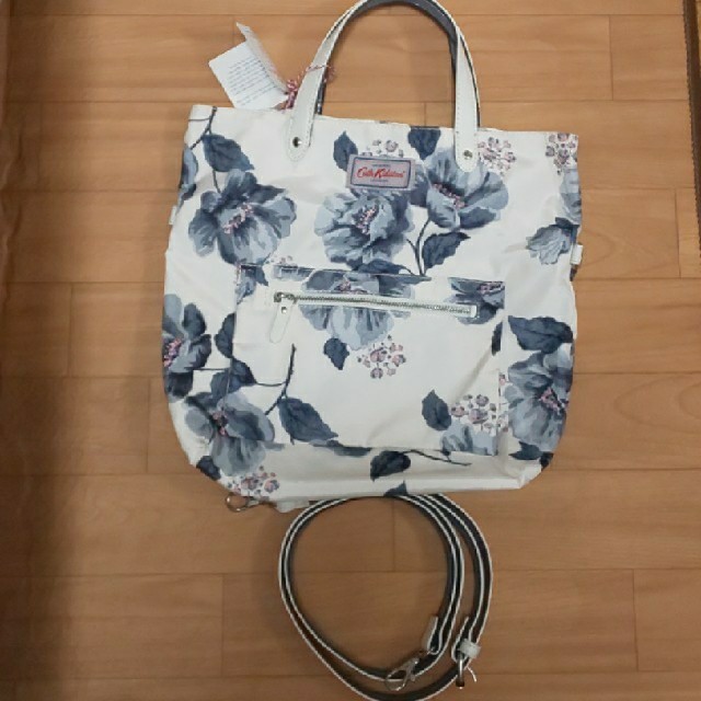 Cath Kidston(キャスキッドソン)の新品・未使用 ☆ Cath Kidston 花柄 リバーシブル バッグ レディースのバッグ(ショルダーバッグ)の商品写真