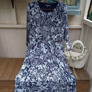 ローラアシュレイ(LAURA ASHLEY)の【英国輸入】ローラアシュレイ　ジャージ素材・紺地ブルー花柄ワンピUK14(その他)