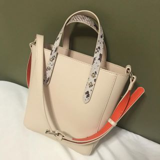 ザラ(ZARA)のZARA 2WAY ショルダーバッグ ハンドル付き ベージュ オレンジ(ショルダーバッグ)