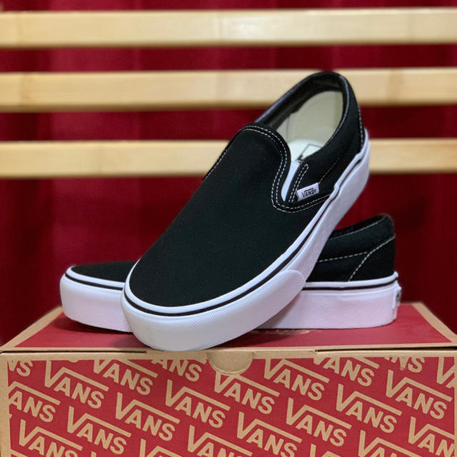 VANS(ヴァンズ)のVANS Classic Slip-on レディースの靴/シューズ(スリッポン/モカシン)の商品写真