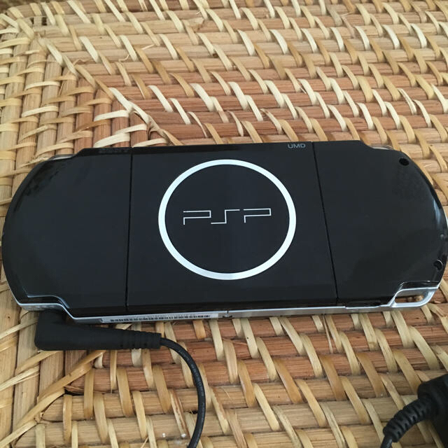 PlayStation Portable(プレイステーションポータブル)の最終値下げ PSP3000 ピアノ・ブラック エンタメ/ホビーのゲームソフト/ゲーム機本体(携帯用ゲーム機本体)の商品写真