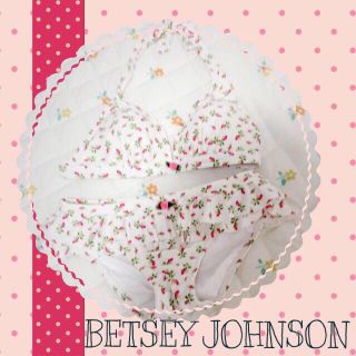 ベッツィジョンソン(BETSEY JOHNSON)の花柄水着(水着)