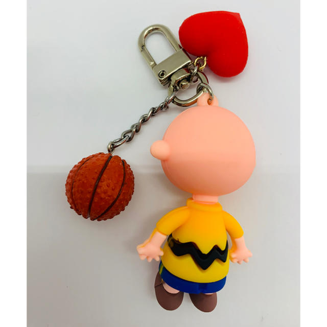 PEANUTS(ピーナッツ)のチャーリーブラウン♡バスケ キーホルダー チャーム エンタメ/ホビーのアニメグッズ(キーホルダー)の商品写真