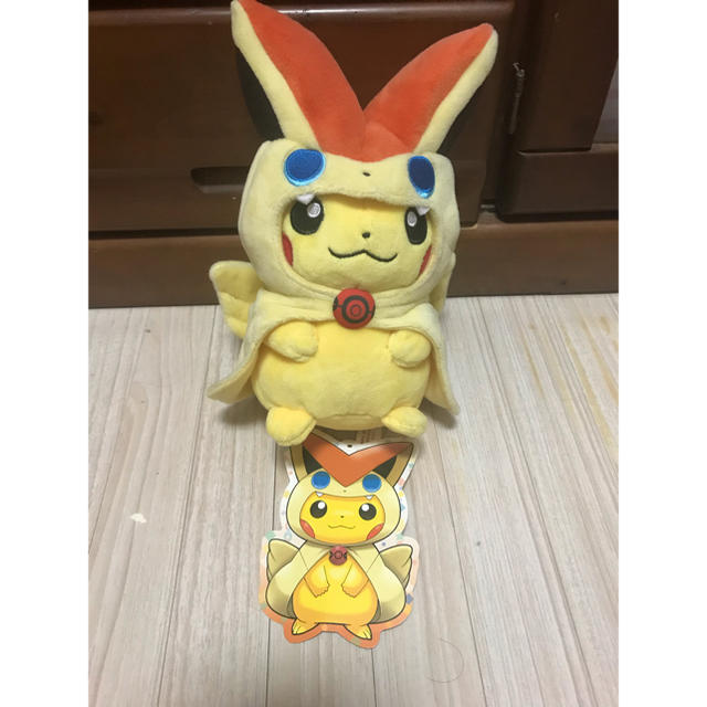 ポケモン - ビクティニのポンチョを着たピカチュウ ぬいぐるみの通販